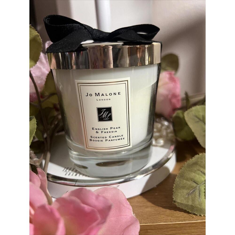 New in Box Jo Malone London English Pear&Freesia Scented Candle 2.5 In/200 g 45h